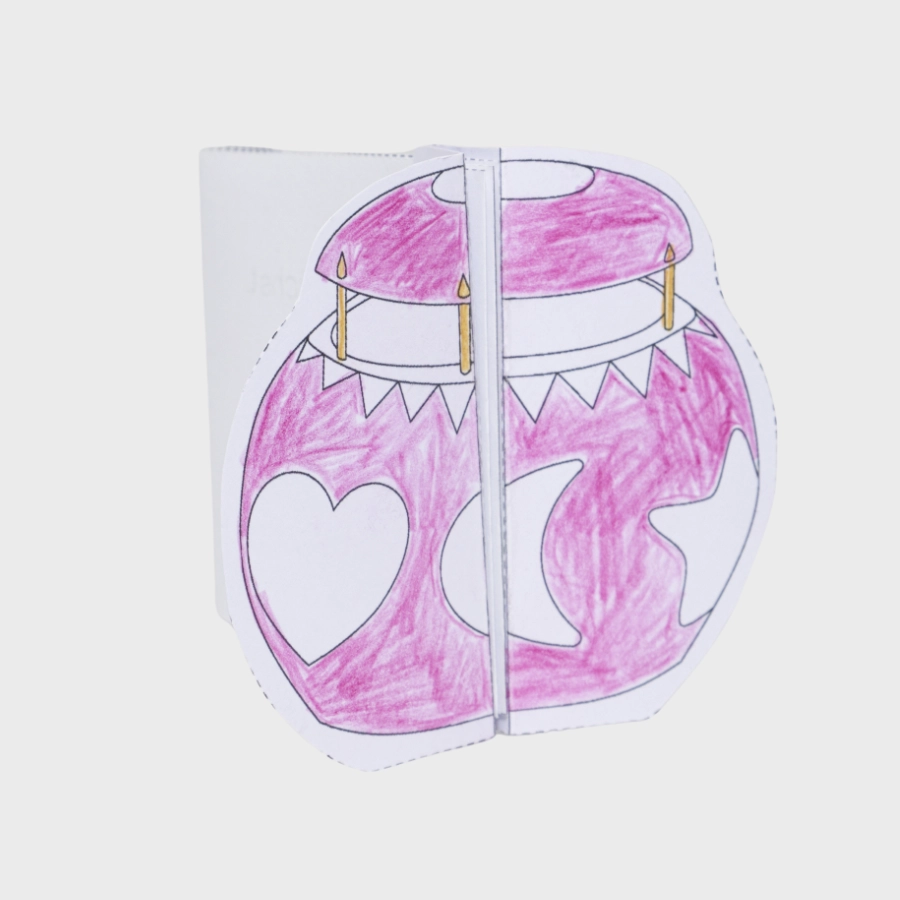 Gefaltetes Räbenlichtli-Leporello aus Papier mit rosa Bemalung als Vorlage für Kindergarten